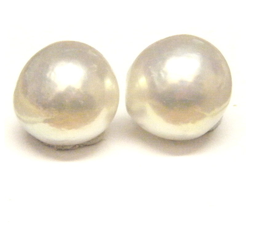 White 13mm Round Metallic Pair
